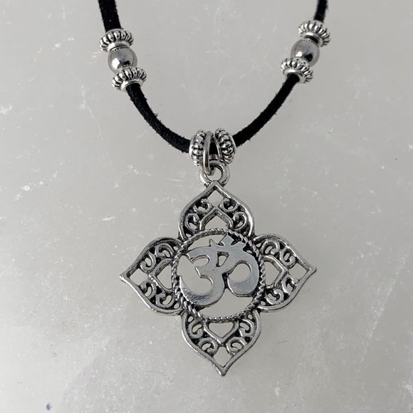 🔴Om sign flower boho adjustable choker necklace - Picture 7 of 7